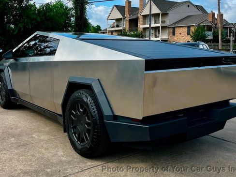 Used 2025 Tesla Cybertruck AWD Crew Cab image 10