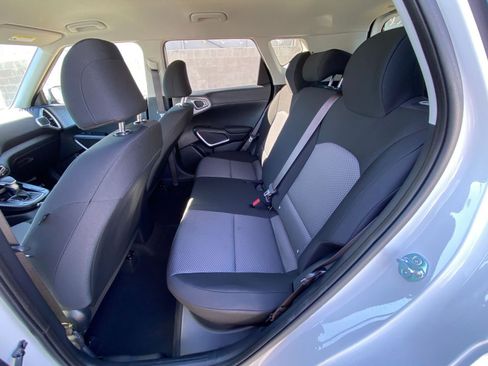 Used 2025 Kia Soul LX w/ LX Technology Package image 35