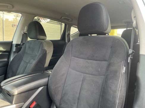 Used 2019 Nissan Murano S image 12