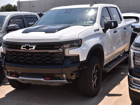 Used 2024 Chevrolet Silverado 1500 ZR2 w/ Technology Package AWD/4WD image 2