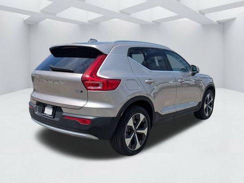 Certified 2024 Volvo XC40 B5 Plus AWD/4WD image 5