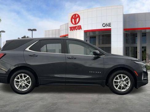 Used 2022 Chevrolet Equinox LT w/ Driver Convenience Package image 3