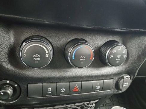 Used 2015 Jeep Wrangler Unlimited Sahara image 30