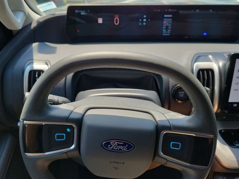 New 2026 Ford Expedition Active image 19