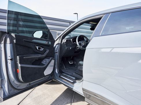 Used 2024 Lamborghini Urus Performante image 35