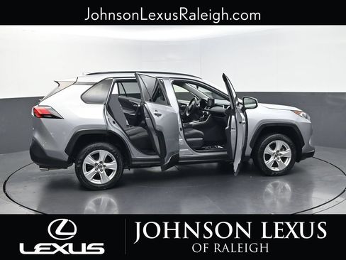 Used 2019 Toyota RAV4 XLE w/ Convenience Package FWD image 32