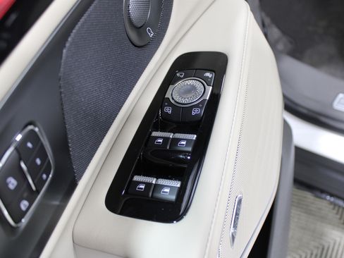 Used 2025 Lincoln Nautilus Reserve AWD/4WD image 7