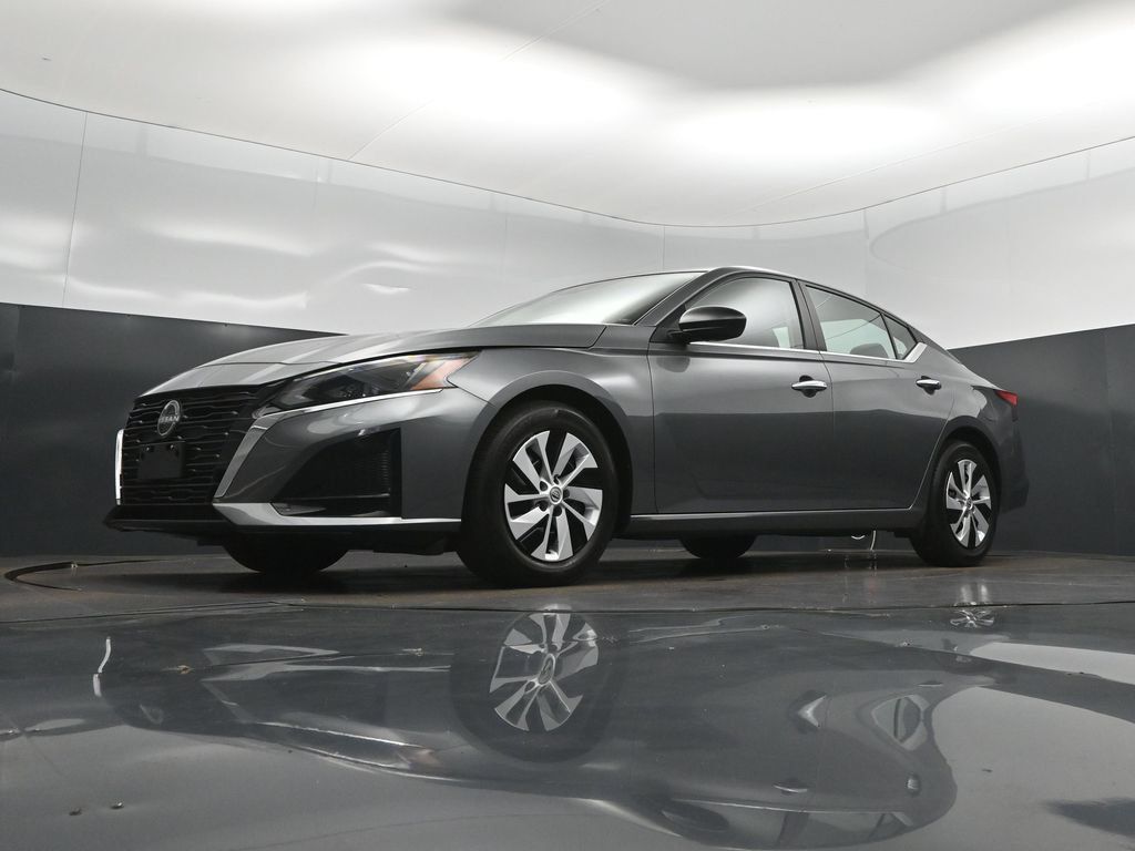 Used 2025 Nissan Altima 2.5 S FWD image 38