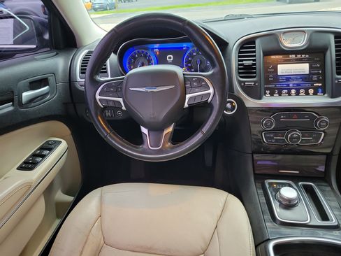 Used 2016 Chrysler 300 Limited image 12