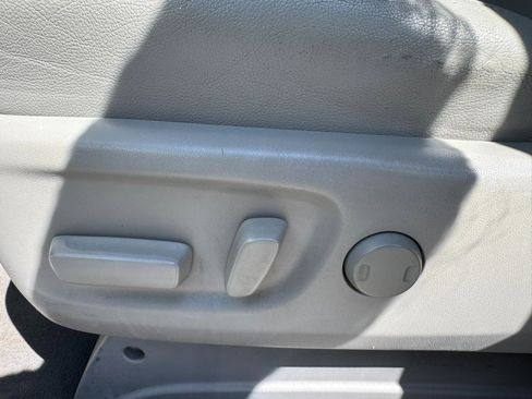 Used 2015 Toyota Sienna XLE FWD image 12