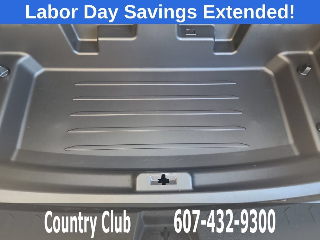Used 2023 Chevrolet Traverse LT AWD/4WD image 30