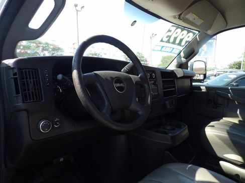 Used 2017 GMC Savana 2500 Extended RWD image 6