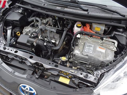 Used 2013 Toyota Prius C Two image 29