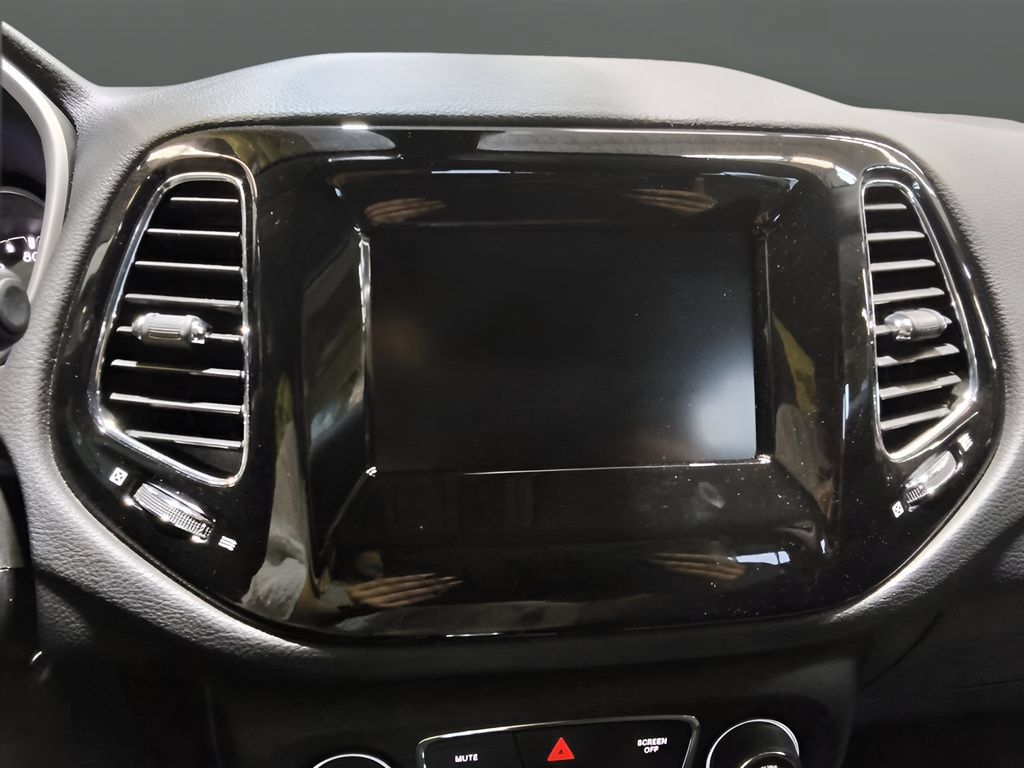 Used 2020 Jeep Compass Latitude FWD image 18