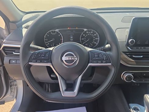 Used 2024 Nissan Altima 2.5 SV AWD/4WD image 26