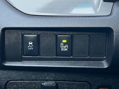 Used 2017 Toyota Sienna SE image 30