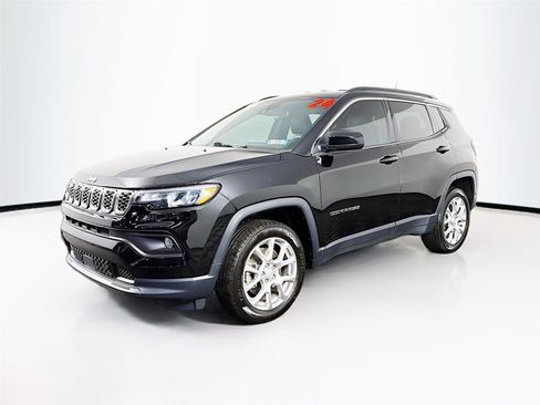 Used 2024 Jeep Compass Latitude AWD/4WD image 7