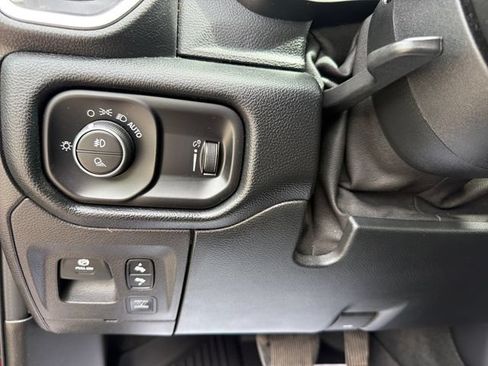 Used 2020 RAM 1500 Big Horn AWD/4WD image 18