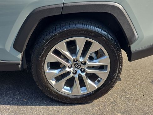 Used 2020 Toyota RAV4 XLE Premium AWD/4WD image 36