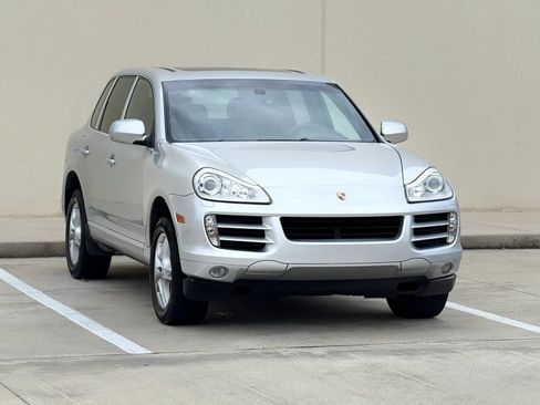 Used 2010 Porsche Cayenne AWD/4WD image 9