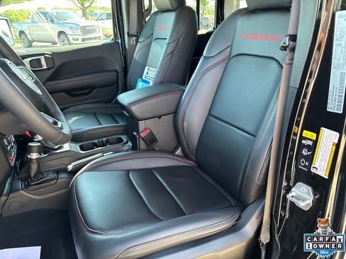 Used 2025 Jeep Wrangler Unlimited Rubicon AWD/4WD image 55