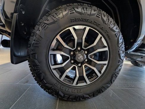 Used 2023 Toyota Tacoma TRD Sport w/ Technology Package image 25