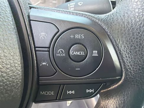 Used 2025 Toyota Corolla LE image 23