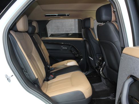 Used 2023 Land Rover Range Rover Sport SE Dynamic image 42