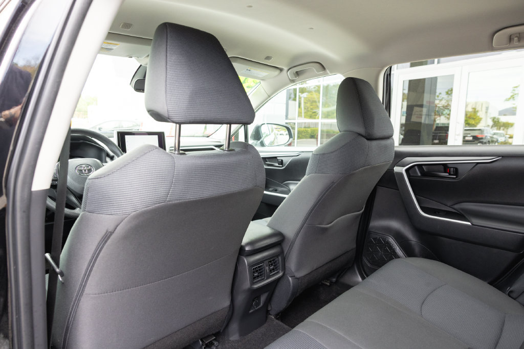 Certified 2025 Toyota RAV4 LE FWD image 23