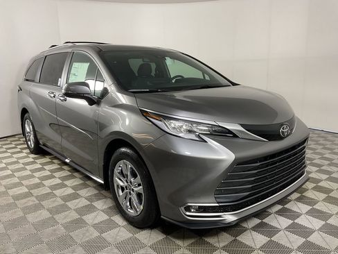 New 2026 Toyota Sienna Limited image 1