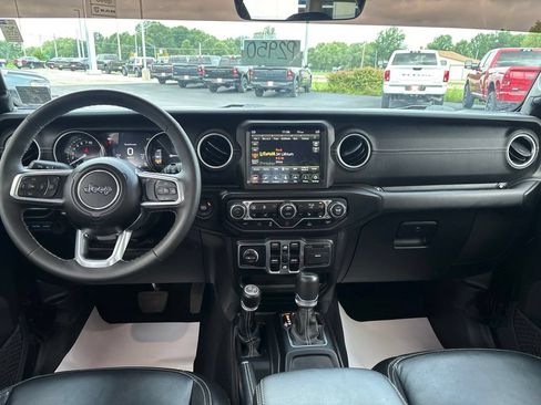 Used 2023 Jeep Wrangler Unlimited Sahara w/ Cold Weather Group AWD/4WD image 32