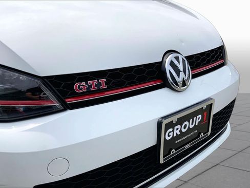 Used 2017 Volkswagen GTI SE FWD image 30