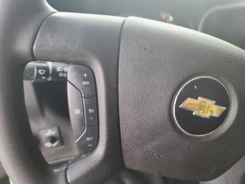 Used 2018 Chevrolet Express 4500 Extended w/ Driver Convenience Package image 17