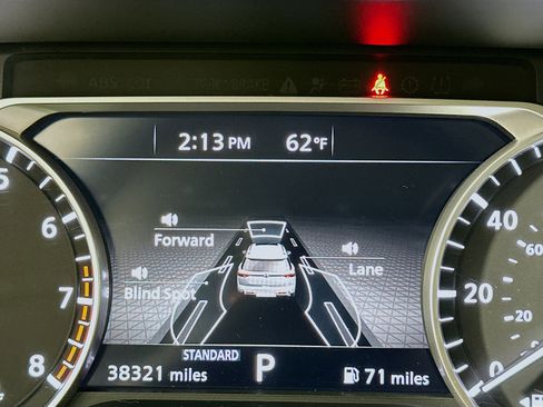 Used 2024 Nissan Pathfinder SV image 19