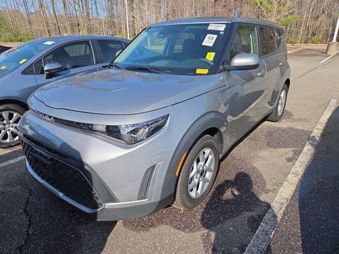 Used 2025 Kia Soul LX image 7