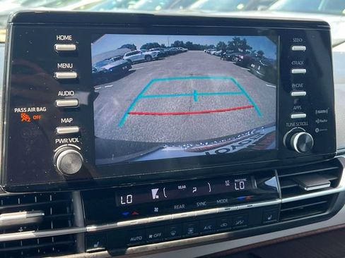 Certified 2022 Toyota Sienna XLE FWD image 36