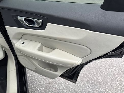 Used 2024 Volvo XC60 B5 Core image 16