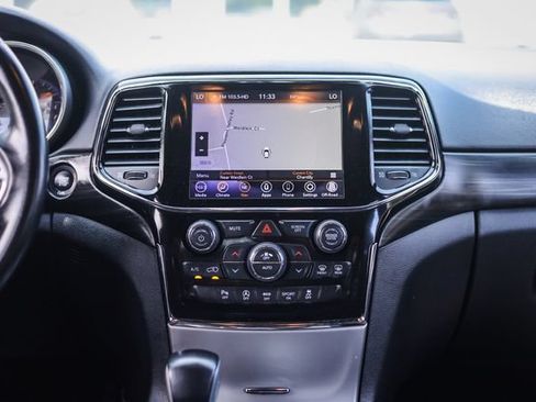 Used 2020 Jeep Grand Cherokee Laredo AWD/4WD image 24