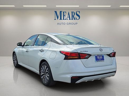 Used 2023 Nissan Altima 2.5 SV image 3
