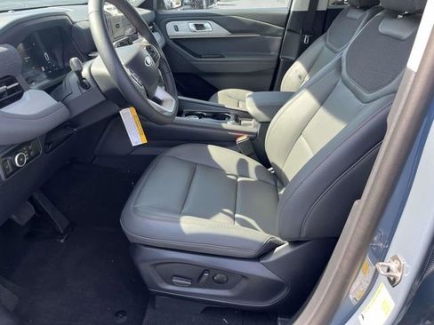 New 2026 Ford Explorer Active RWD image 9