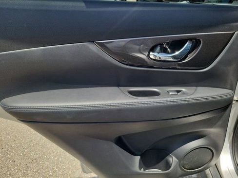 Certified 2020 Nissan Rogue SV FWD image 14