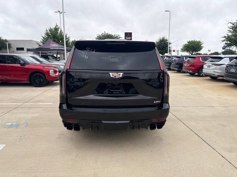 Used 2024 Cadillac Escalade ESV V w/ LPO, Floor Liner Package AWD/4WD image 4