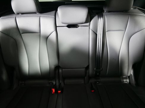 Used 2021 Audi Q8 Prestige w/ Prestige Package image 13