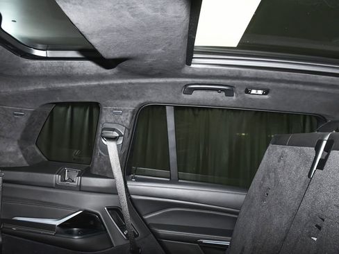 Used 2023 BMW X7 xDrive40i w/ M Sport Package image 63