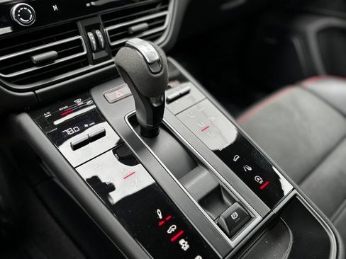 Certified 2025 Porsche Macan GTS image 22