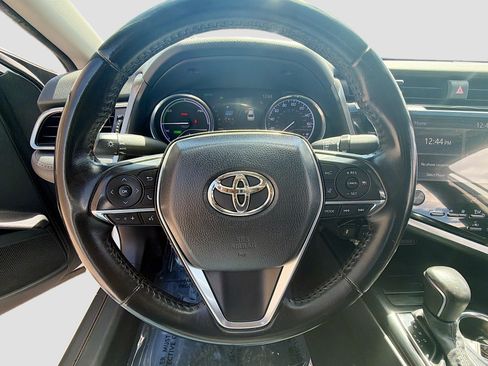 Used 2020 Toyota Camry XLE w/ Carpet Mat Package image 18