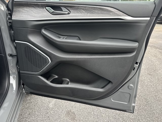 New 2027 Jeep Grand Cherokee Limited AWD/4WD image 13