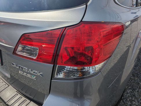 Used 2011 Subaru Outback 2.5i Premium w/ All-Weather Pkg image 28