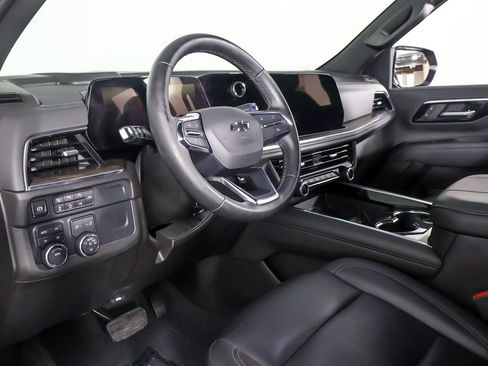 Used 2025 Chevrolet Suburban Z71 AWD/4WD image 29