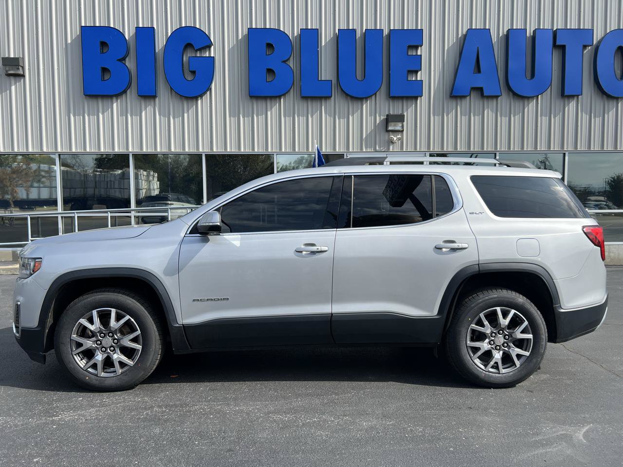 Used 2020 GMC Acadia SLT AWD/4WD image 2
